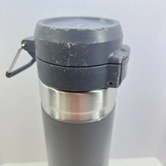 Stanley Quick Flip GO Water Bottle 24 Oz Push Button Lid Leakproof Charcoal Gray - Picture 3 of 15